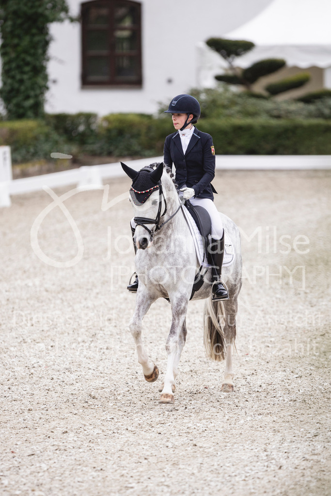 260412_Kronberg_L-Dressur_Pony-243 | Deine schönsten Turniermomente als professionelle Fotos! Entdecke hochwertige Pferdesport-Fotografie im Online-Shop. Jetzt Fotos finden & bestellen!
