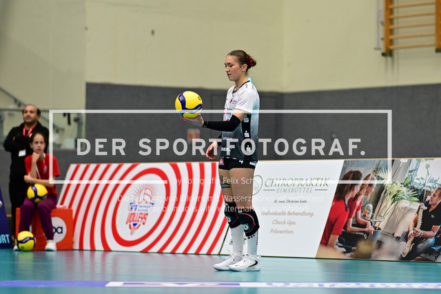 Volleyball I Frauen I Saison 2025-2026 I Bundesliga I 5. Spieltag I ETV Hamburger Volksbank Volleys - Dresdner SC I 07220 | Emma Grome (4, Dresdner SC) - Realisiert mit Pictrs.com