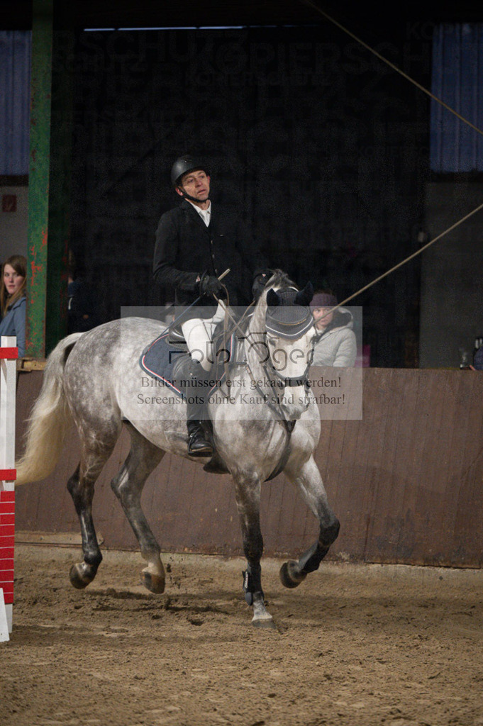 Hallenreittunier Voxtrup 2023 | Entdecke hochwertige Reitturnierfotos von Foto Oger. Professionell, emotional und authentisch – jetzt Lieblingsmomente im Shop bestellen.Deutschlandweite Turnierfotografie. - Realisiert mit Pictrs.com