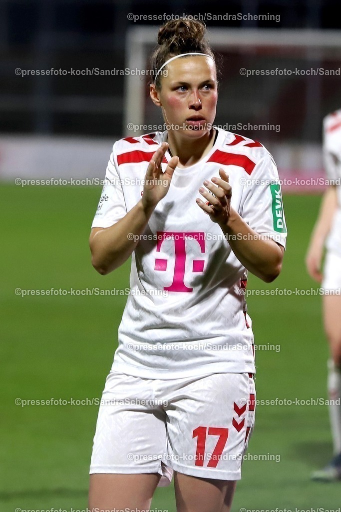 xSSC28032501038 | 28.03.2025, xsscx, Frauen Fußball, 1. FC Köln - FC Carl Zeiss Jena, 1. Fußball Bundesliga, Franz-Kremer-Stadion, Saison 2024 2025: Nicole Billa (1. FC Köln 17) bedankt sich bei den Fans nach dem Spiel DFB regulations prohibit any use of photographs as image sequences and or quasi-video.