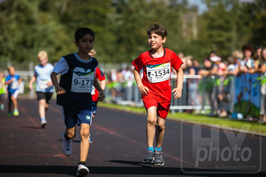 16. Hoywoj-CityLauf im Sportforum Hoyerswerda - 16.09.2023 | 1km VBH-Grundschul-Lauf 2. Klassen - Realisiert mit Pictrs.com
