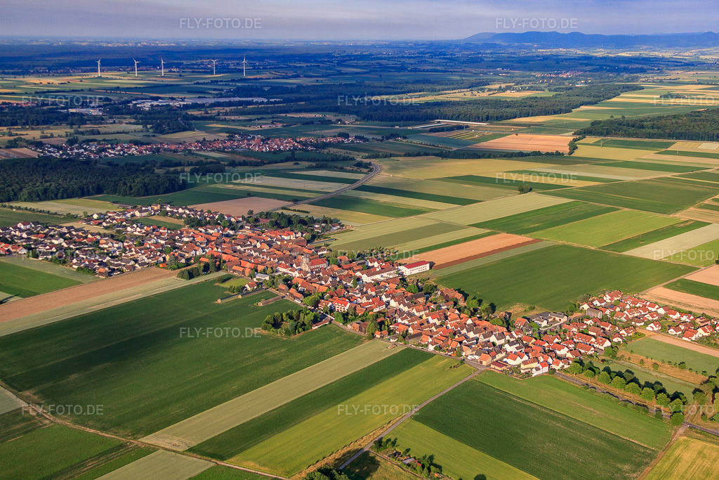 Luftbild: Ortsansicht von Nordosten im Ortsteil Hayna in Herxheim im Bundesland Rheinland-Pfalz in Deutschland. Foto: IMG_67936.jpg vom 14.06.2014 durch Werner Riehm/FLY-FOTO.de – Auflösung des Originals: 4752 x 3168 px