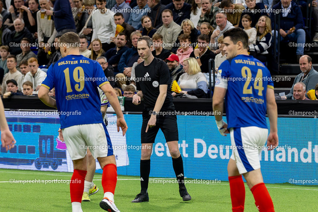 Fußball I Herren I Saison 2025-2026 I Hallenmasters Schleswig-Holstein 361 | Schiedsrichter - Realisiert mit Pictrs.com