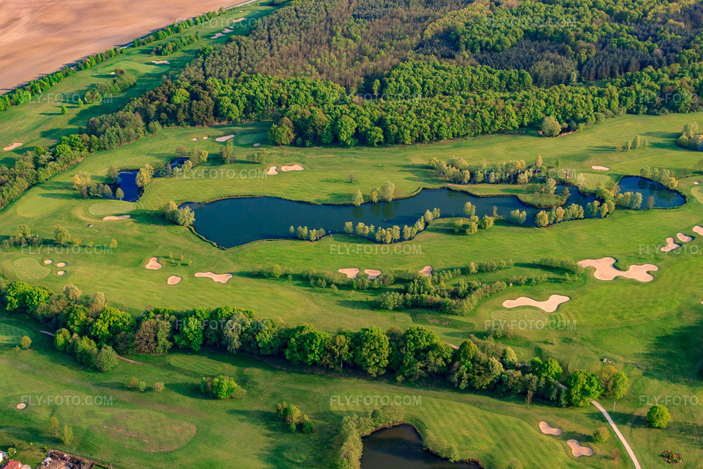 Aerial view: Ponds and greens at the Baden-Baden Golf Club Soufflenheim in Soufflenheim in the state Bas-Rhin, France. – Photo: IMG_39499.jpg taken on 04/14/2011 by Werner Riehm/FLY-FOTO.com – Resolution of the original: 4752 x 3168 px