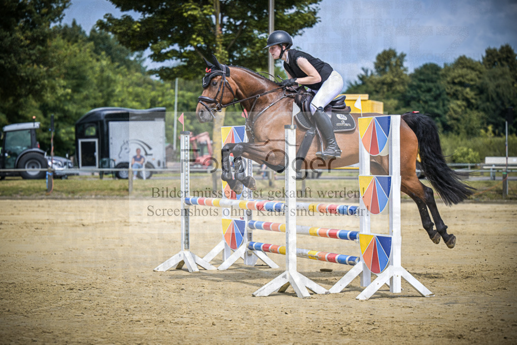 DOS_5896 | Entdecke hochwertige Reitturnierfotos von Foto Oger. Professionell, emotional und authentisch – jetzt Lieblingsmomente im Shop bestellen.Deutschlandweite Turnierfotografie. - Realisiert mit Pictrs.com