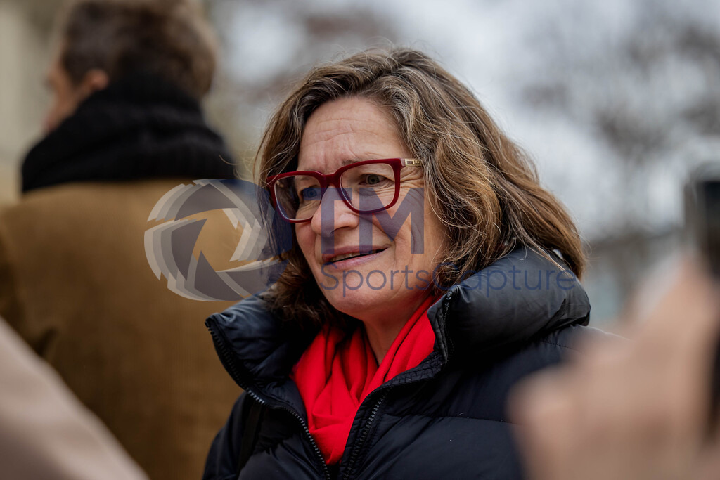 R06_1524 | 29.NOV.24-Protestmarsch gegen Gewalt-Copyright: Katholische Kirche Kärnten/Denk Dich Neu/Trainproduction/Matthias Trinkl
