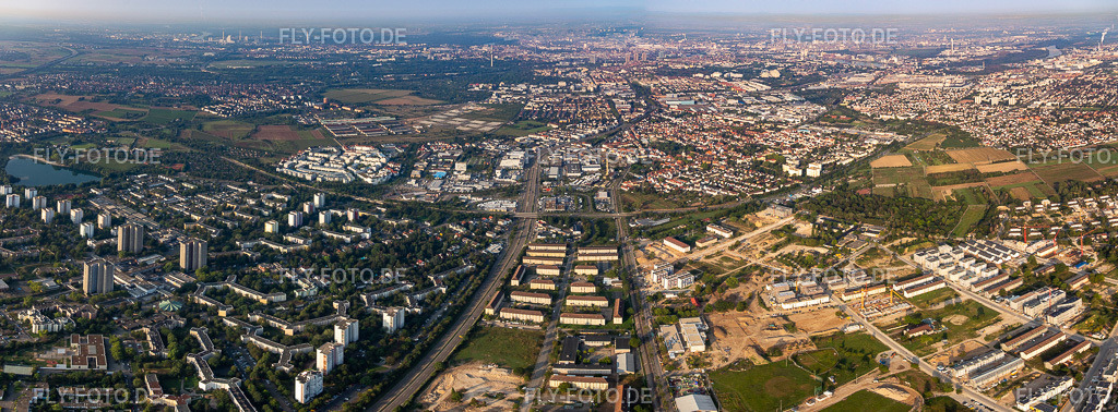 Gesamtübersicht zwischen Vogelstang und Käfertal vom Stadtgebiet mit Außenbezirken | Luftbild: Gesamtübersicht zwischen Vogelstang und Käfertal vom Stadtgebiet mit Außenbezirken im Ortsteil Käfertal in Mannheim im Bundesland Baden-Württemberg in Deutschland. Foto: IMG_117024-Pano.jpg vom 25.08.2019 durch Werner Riehm/FLY-FOTO.de - Realisiert mit Pictrs.com
