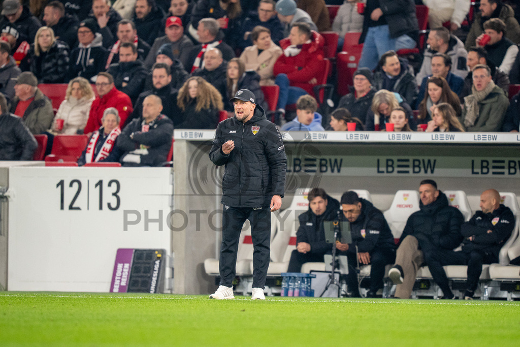 VfB Stuttgart vs. RB Leipzig, Fussball, 1. Bundesliga, 26. Spieltag, 15.03.2026 | Sebastian Hoeness (Trainer VfB Stuttgart),VfB Stuttgart vs. RB Leipzig, Fussball, 1. Bundesliga, 26. Spieltag, 15.03.2026Foto: photosbyphips/Philip Ziegler