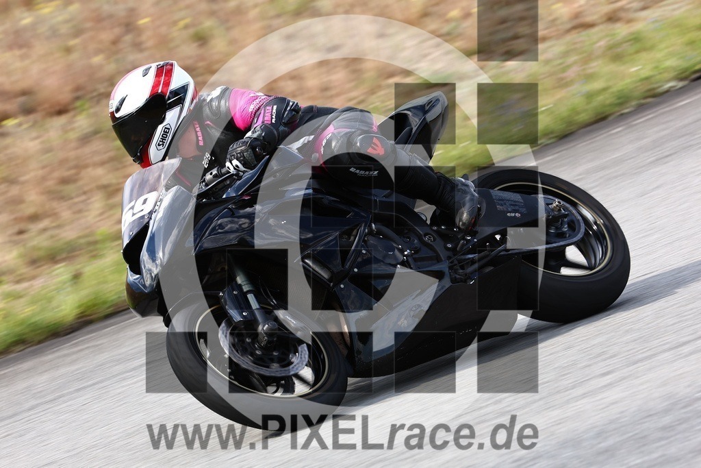 0269-20240706_03897 | Schöne Erinnerungen an spannende Momente - das festzuhalten ist unser Job. PIXELrace.de ist seit 2003 auf den Rennstrecken Europas unterwegs um die Action draußen beim Fahren und die wunderbare Stimmung imm Fahrerlager für euch einzufangen.