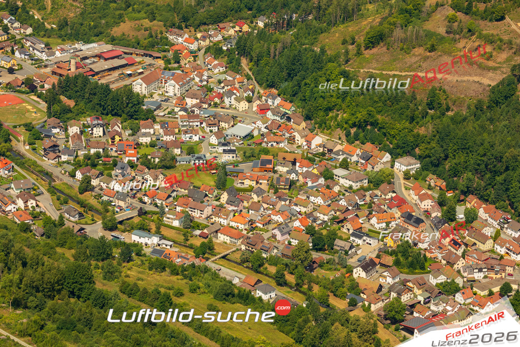 Luftaufnahme der Stadt Wallenfels - Die Luftaufnahme wurde 2025 vom UL-Flugzeug heraus erstellt ( keine Drohne ) - Hochauflösende Luftaufnahme - für professionelle Ausdrucke geeignet. Die Geschenkidee !Mit Lizenz und Bildrechte bestellbar