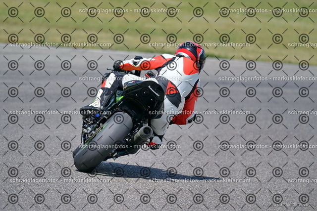 26BT02-1911 | markuskiefer.com - Realisiert mit Pictrs.com