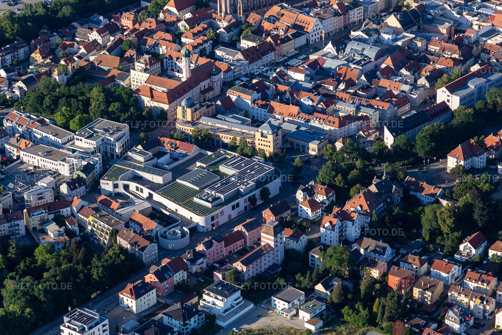 Luftbild: Theresien Cente im Ortsteil Frauenbründl in Straubing im Bundesland Bayern in Deutschland.Foto: IMG_133203.jpg vom 03.07.2022 durch Werner Riehm/FLY-FOTO.deWWW.THERESIEN-CENTER.EUStadt Straubing
