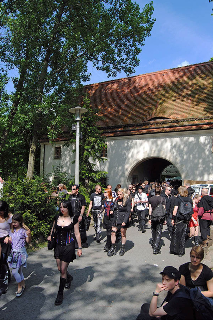 Torhaus Dölitz | Das Team hinter BILDLEXIKON LEIPZIG bündelt historische wie aktuelle Informationen über die Stadt Leipzig in Text und Bild auf einer Plattform und stellt diese der interessierten Öffentlichkeit zur Verfügung.
