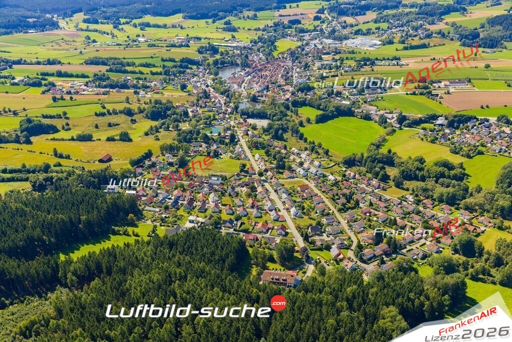 Luftaufnahme der Stadt Schönsee - Die Luftaufnahme wurde 2025 vom UL-Flugzeug heraus erstellt ( keine Drohne ) - Hochauflösende Luftaufnahme - für professionelle Ausdrucke geeignet. Die Geschenkidee !Mit Lizenz und Bildrechte bestellbar