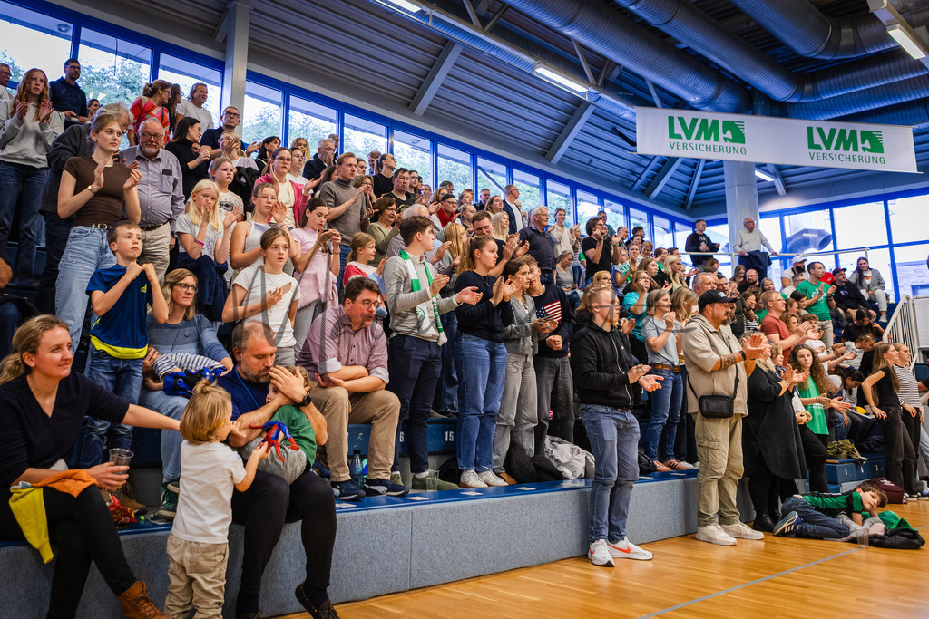 Volleyball, 1. Bundesliga Frauen, Hauptrunde, 1. Spieltag, Saison 2025/2026: USC Münster - SSC Palmberg Schwerin | 1. Bundesliga Frauen, Hauptrunde, 1. Spieltag, Saison 2025/2026, USC Münster empfängt SSC Palmberg Schwerin in der Sporthalle Berg Fidel in Münster. Foto: sportfotografie.ms | Markus Paletta - Realisiert mit Pictrs.com
