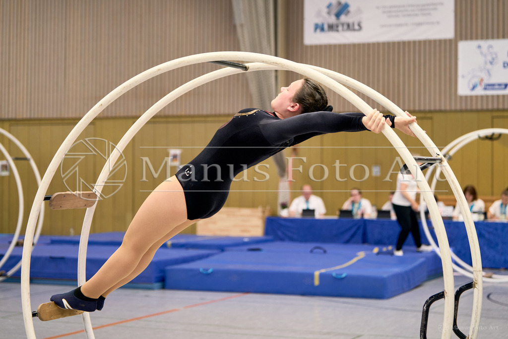 B-DSC00930 | Professionelle Sportfotografie in Hamburg, Schleswig-Holstein und Niedersachsen – spezialisiert auf Rhönrad, Geräteturnen, Leistungsturnen und rhythmische Sportgymnastik. Bundesweite Begleitung von Rhönrad-Events. Jetzt Sport-Fotos - Realisiert mit Pictrs.com