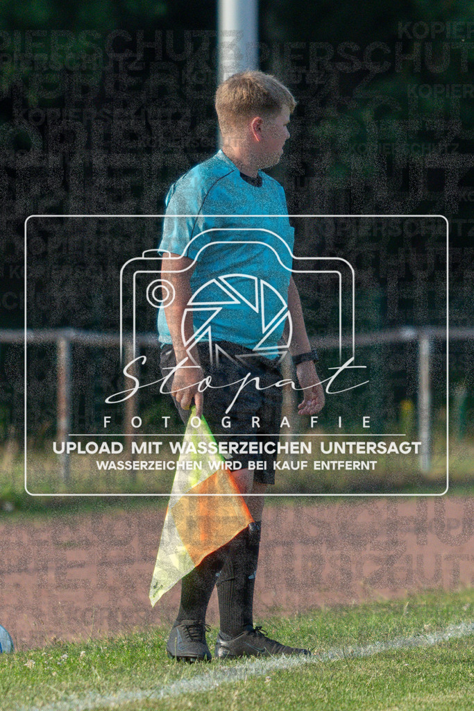 U17 Kreismeisterschaftsfinale HK - SG Fulde vs. TV Jahn Schneverdingen | Lasse Stimming (Schiedsrichterassistent); U17 Kreismeisterschaftsfinale HK - SG Fulde vs. TV Jahn Schneverdingen am 24.06.26 in Heidmarkstadion, Bad Fallingbostel - Realisiert mit Pictrs.com