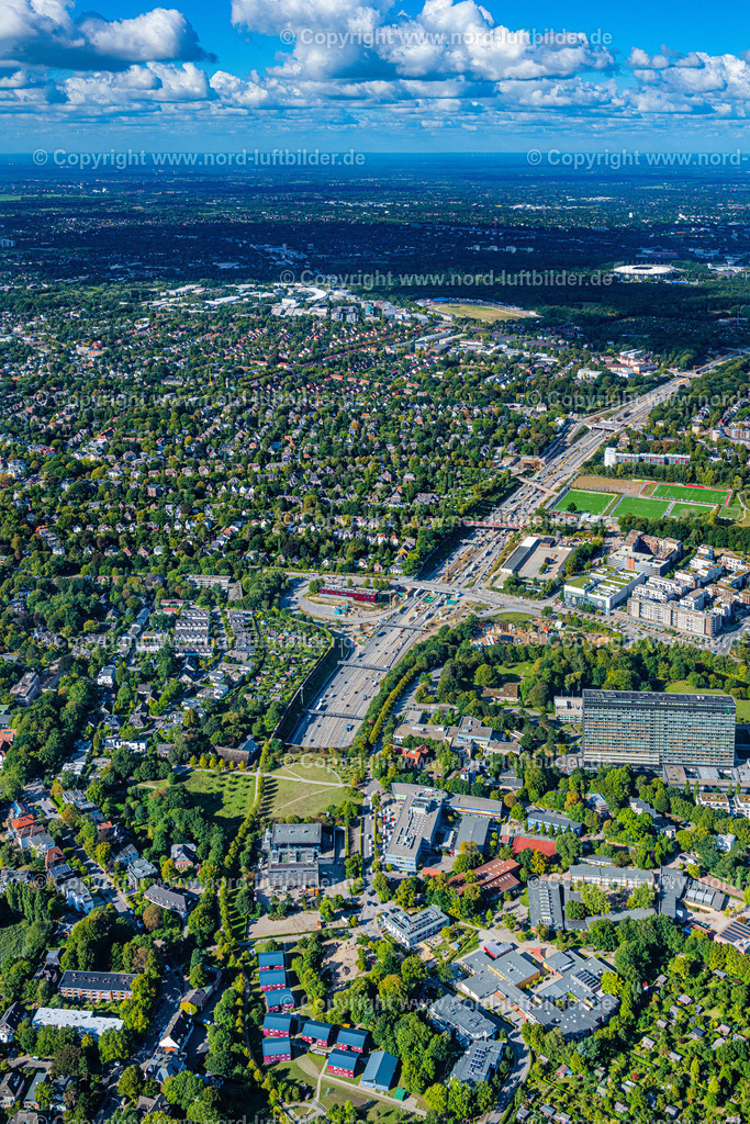 Hamburg_Othmarschen_Elbtunnel_Baustelle_Deckelbau_ELS_3083200922 | HAMBURG 20.09.2022 Baustelle zum Neubau der Streckenführung im Verlauf des Autobahn- Tunnelbauwerk der BAB A7 im Ortsteil Othmarschen in Hamburg, Deutschland. Weiterführende Informationen bei: Die Autobahn GmbH des Bundes Niederlassung Nord. // New construction of the route in the course of the motorway tunnel construction of the BAB A 7 in the district Othmarschen in Hamburg, Germany. Further information at: Die Autobahn GmbH des Bundes Niederlassung Nord. Foto: Martin Elsen