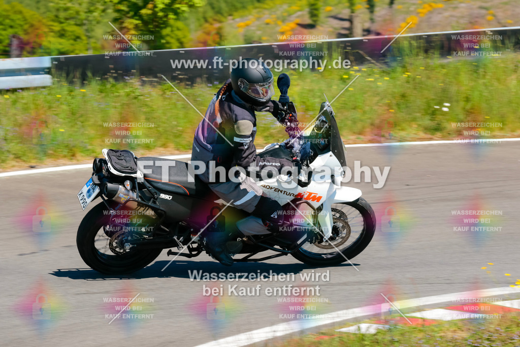 Moto-TeamOBK-22358 | Hier findet Ihr Bilder von Touristenfahrten auf der Nürburgring Nordschleife oder von anderen Veranstaltungen die ich besucht habe. Viel Spass beim Durch Schauen 