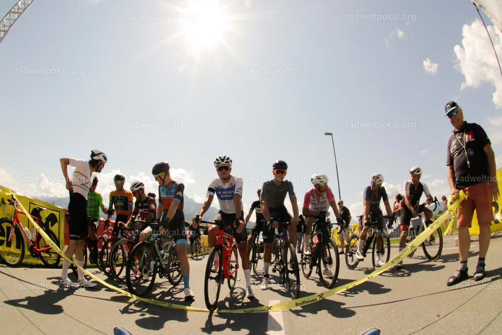 640_20230817_Bewerb_Maenner_Muehlanger | AUT - OESTERREICH, 2023-08-16: SPORT RENNRAD-FAHREN - 55. INTERNATIONALER RADWELTPOKAL IN ST. JOHANN IN TIROL  - Vintage-Radrennen mit WM-Bronze-Medaillen-Siegerin Christina Schweinberger, den Teilnehmer und Alexander Baumann (vom Orginastions-Team) - TAG 2 BEWERB MAENNER IN SECHS GRUPPEN  ; Foto: Roland Muehlanger