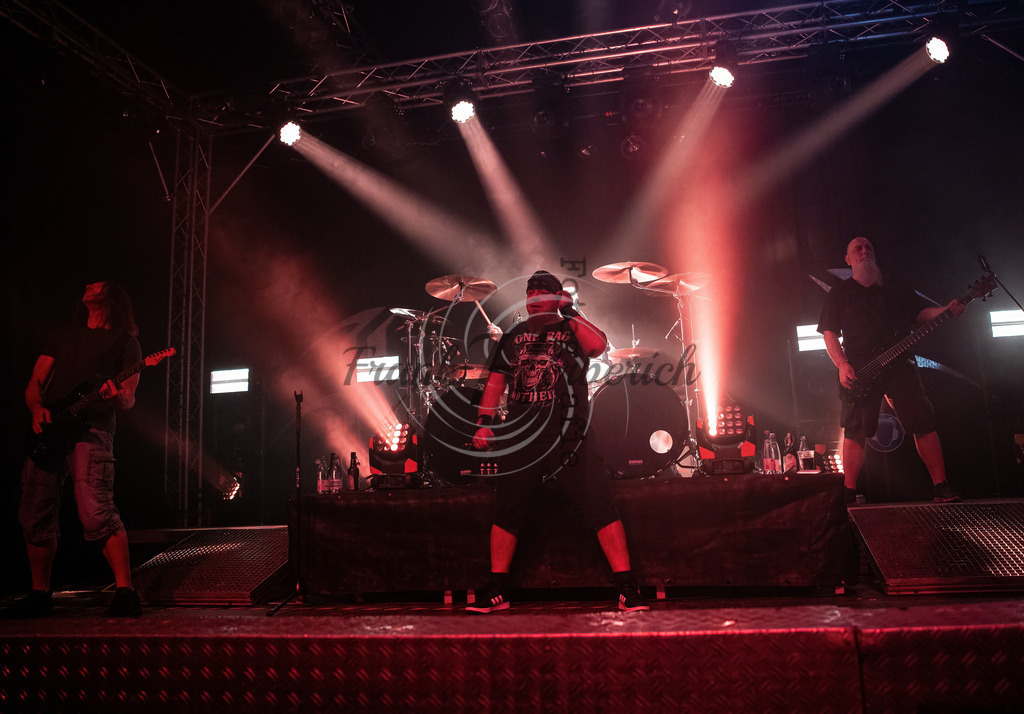 Justice Geiselwind 31.10.2025 | Frank Herberich Fotografie, Frank Herberich, Fotografie, Hochzeit, Portrait, St. Peter Ording, Ording, Westerhever, Nordsee, Frank Fotografie, Hardheim,  Odenwald,Walldürn, Band,Eventfotografie - Realisiert mit Pictrs.com