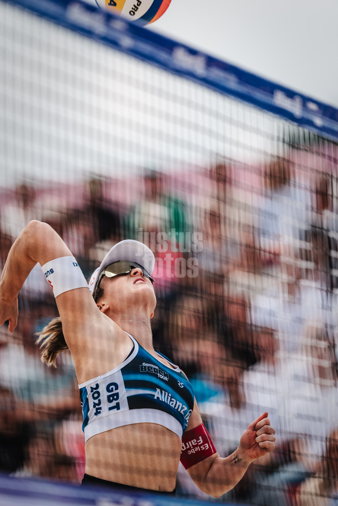 Beachvolleyball | Frauen | German Beach Tour 2024 | Tourstop Bremen | 08.06.2024 | Katharina 'Kathi' Schützenhöfer (AUT) beim Angriff