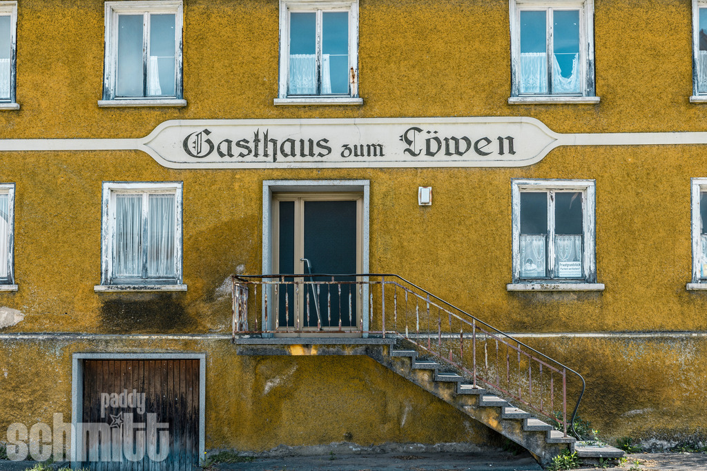 PS-Fassaden-Sueddeutschland-2026-20 | Entdecke die größte Bildgalerie der Region mit Fotografien aus dem Allgäu, der Bodenseeregion, Oberschwaben, dem Donautal und der Schwäbischen Alb. Landschaften, Luftaufnahmen und Reisefotografie als Wandbild und Fotokunst. - Realisiert mit Pictrs.com