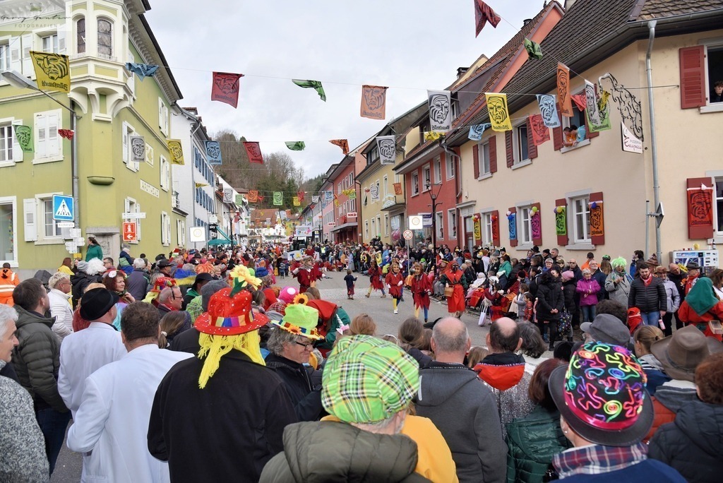 FasMontag _24-119-RA | Fotoblog Schwarzwald, Foto Blog Wiesental, Pfaffenberg, Winterzauber, Zeller Bergland, Zell im Wiesental, Fotoblog Wiesental, Landschaftsfotos, Bilder Wiesental, Natur, Naturbilder, Fastnacht, Zeller Fastnacht, Zeller Fasnacht, Zeller Bergland, Belchen, - Realisiert mit Pictrs.com