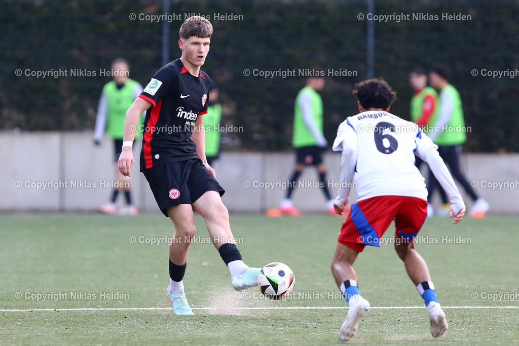 H_HamburgerSVU19_EintrachtFrankfurtU19_U19DFBNachwuchsliga_15022025 | #4 Kristian Mandic (Eintracht Frankfurt U19)Fußball I Junioren I U19 DFB-Nachwuchsliga I Saison 2024-2025 I Hauptrunde Liga A, Gruppe C, 3. Spieltag I Hamburger SV U19 - Eintracht Frankfurt U19 I 15.02.2025 I Alexander-Otto-Akademie