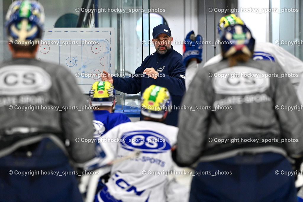 Eistrainig EC VSV mit Headcoach Pierre Allard | Eistrainig EC VSV mit Headcoach Pierre Allard, 1. Eistrainig EC VSV mit Headcoach Pierre Allard am 02.12.2025 in Villach (Stadthalle Villach), Austria, (Photo by Bernd Stefan)