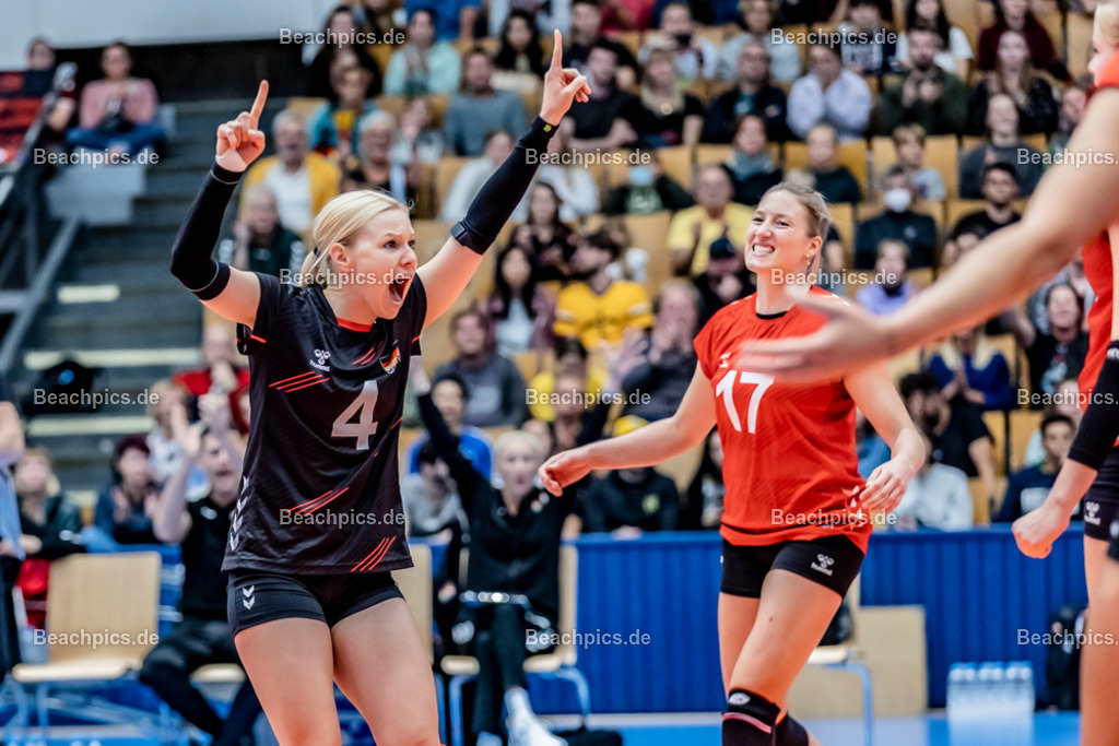 2022-00063397-Testspiel-Deutschland-Brasilien | Jubel Anna POGANY #4 (Libera) GER, 17.09.2022; Berlin Foto: Gerold Rebsch - www.beachpics.de
