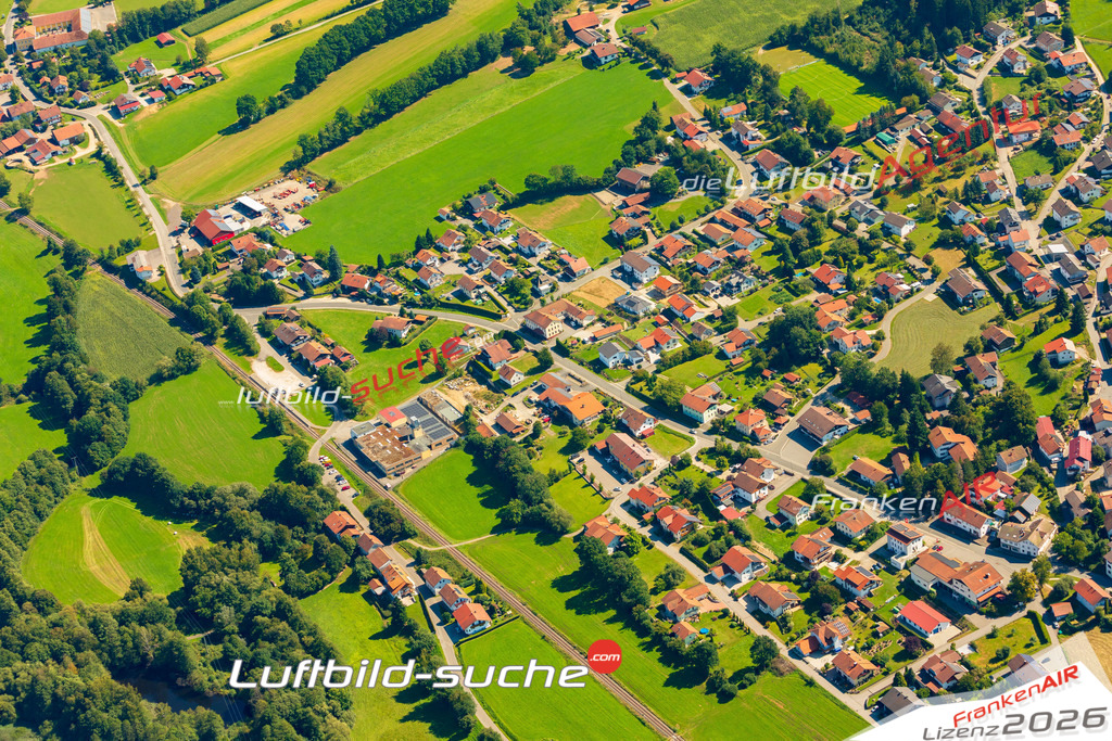 Luftaufnahme der Stadt Hohenwarth - Die Luftaufnahme wurde 2025 vom UL-Flugzeug heraus erstellt ( keine Drohne ) - Hochauflösende Luftaufnahme - für professionelle Ausdrucke geeignet. Die Geschenkidee !Mit Lizenz und Bildrechte bestellbar