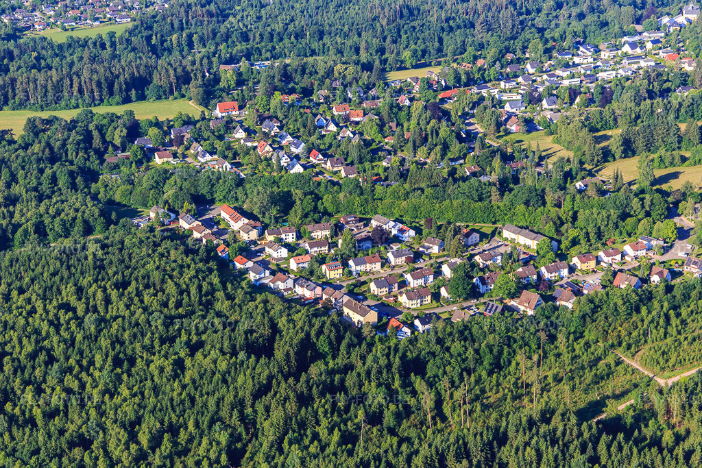 Luftbild: Ortsansicht aus Nordosten im Germanswald im Ortsteil Villingen in Villingen-Schwenningen im Bundesland Baden-Württemberg in Deutschland. Foto: IMG_149220.jpg vom 29.06.2025 durch Werner Riehm/FLY-FOTO.de