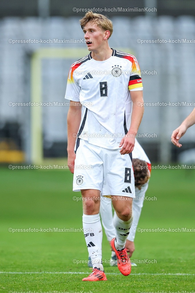 WUP14102402106 | 14.10.2024, Fußball, U20 Länderspiel Deutschland - Ghana, Stadion am Zoo, Wuppertal, Saison 2024 2025: Aljoscha Kemlein (GER #8)