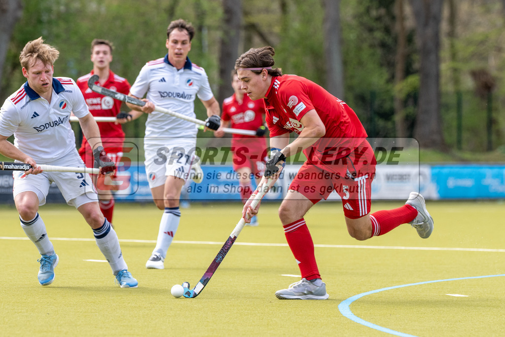 SFE_20260321_0072 | Köln, Deutschland, 21.03.26: Feldhockey 1. Bundesliga Herren zwischen Rot-Weiss Köln - Mannheimer HC im REWE Sportpark am 21.03.2026 in Köln, Deutschland. (Foto von Stephan Fehrmann)Köln, Germany, 21.03.26: Feldhockey 1. Bundesliga Herren between Rot-Weiss Köln - Mannheimer HC in REWE Sportpark at 21.03.2026 in Köln, Deutschland. (Foto from Stephan Fehrmann)