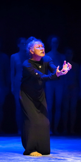 Tadashi Endo - HaDo - waves movement | Digital Fotografie für großformatige FineArtPrint, im Junges Theater Göttingen 2017, Butoh Tänzer Tadashi Endo: http://www.butoh-ma.de/
Digital photography for large format FineArtPrint, in Junges Theater Göttingen 2017, Butoh dancer Tadashi Endo: http://www.butoh-ma.de/
 - Realisiert mit Pictrs.com