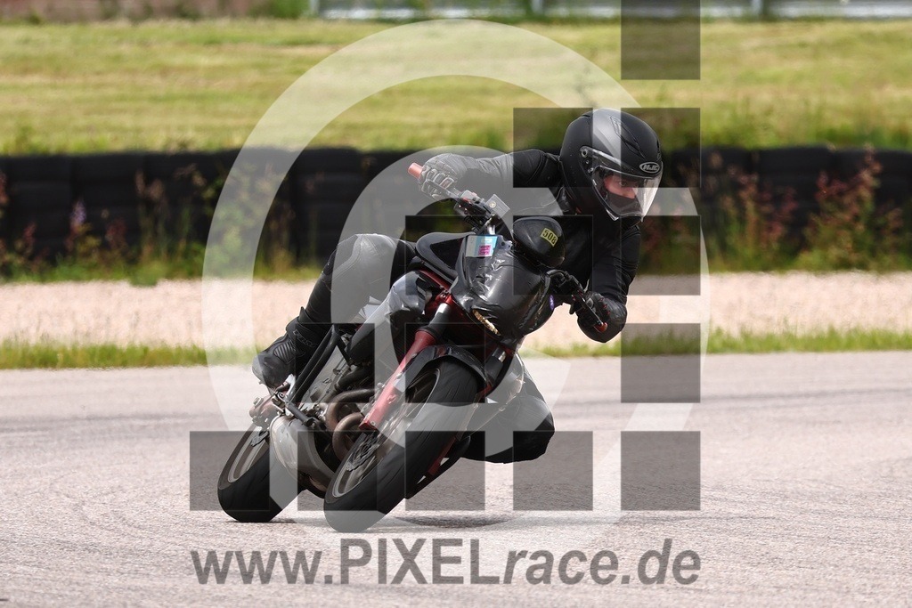 0508-20240601_02051 | Schöne Erinnerungen an spannende Momente - das festzuhalten ist unser Job. PIXELrace.de ist seit 2003 auf den Rennstrecken Europas unterwegs um die Action draußen beim Fahren und die wunderbare Stimmung imm Fahrerlager für euch einzufangen.