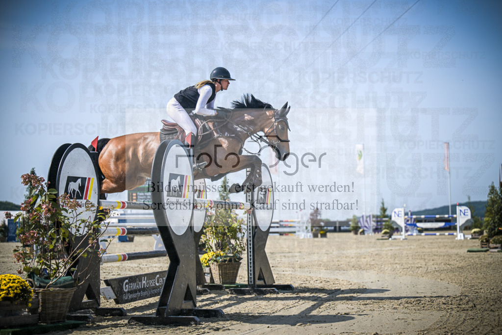 DOS_3993 | Entdecke hochwertige Reitturnierfotos von Foto Oger. Professionell, emotional und authentisch – jetzt Lieblingsmomente im Shop bestellen.Deutschlandweite Turnierfotografie. - Realisiert mit Pictrs.com