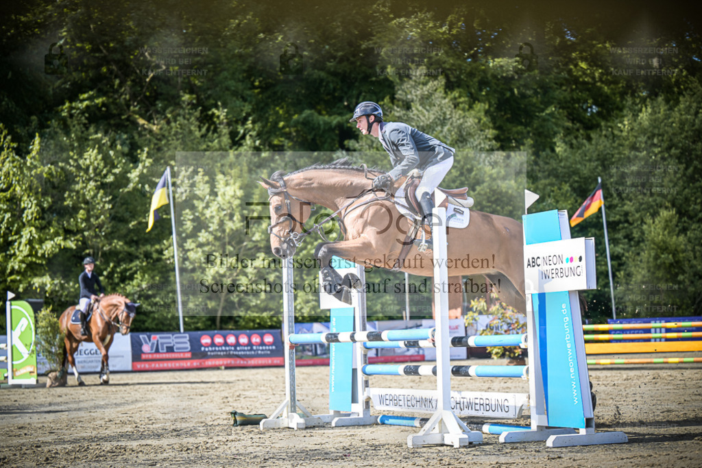 DOS_8588 | Entdecke hochwertige Reitturnierfotos von Foto Oger. Professionell, emotional und authentisch – jetzt Lieblingsmomente im Shop bestellen. - Realisiert mit Pictrs.com