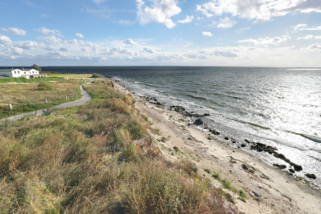 Am Saalsufer bei Klein Zicker auf Rügen | Das Bild zeigt den Blick von der Steilküste der Halbinsel Klein Zicker über den Greifswalder Bodden.