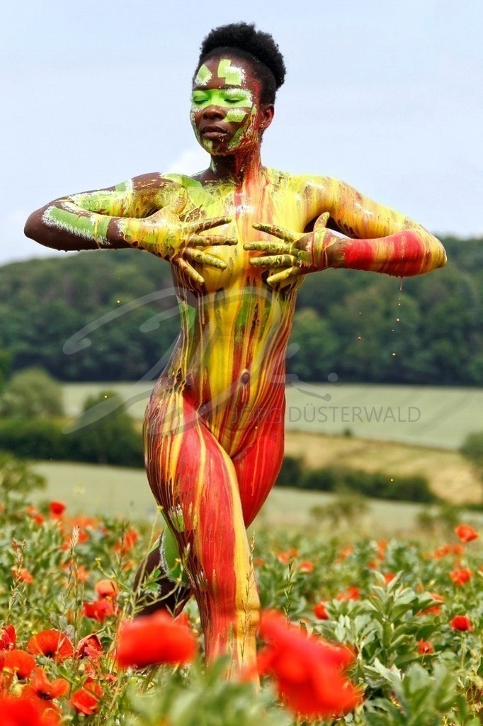 BodyArt-MOHNSPLASH_9007a2-2 | #004 | Modell: Clémentine | Foto: Tschiponnique Skupin  - Realisiert mit Pictrs.com