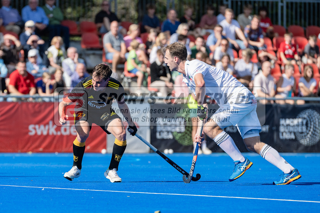 HK_20231001_104892 | 1.Bundesliga Herren Crefelder HTC - Harvestehuder THC am 1.10.2023 CHTC, Krefeld , Thomas Habif ( Harvestehuder THC #27 ) , Linus Michler ( Crefelder HTC #7 )