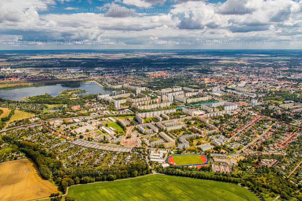 Magdeburg Kannenstieg Rtg Osten-7508 | Aktuell wird im City Carrè die Ausstellung "Magdeburg von ganz oben" mit Luftbildern der Stadt präsentiert. Diese Ausstellung zeigt Luftaufnahmen der Stadt, die die Entwicklung Magdeburgs über die Jahre dokumentieren.&nbsp; Die Ausstellung "Magdeburg von ganz oben" läuft vom 5. bis 30. Mai 2025
 - Realisiert mit Pictrs.com