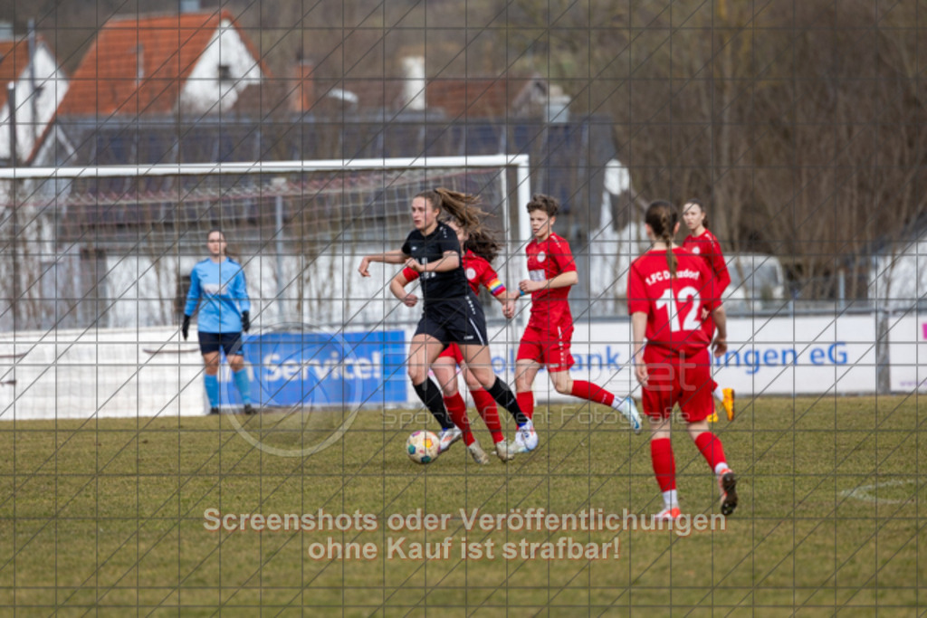 20250223_131735_0112 | #,1.FC Donzdorf (rot) vs. TSV Tettnang (schwarz), Fussball, Frauen-WFV-Pokal Achtelfinale, Saison 2024/2025, Rasenplatz Lautertal Stadion, Süßener Straße 16, 73072 Donzdorf, 23.02.2025 - 13:00 Uhr,Foto: PhotoPeet-Sportfotografie/Peter Harich