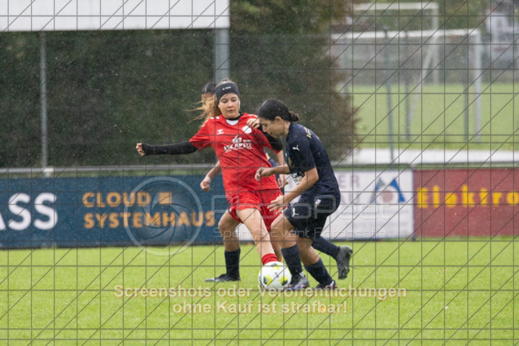 20251004_170524_0502 | #,1.FC Donzdorf (rot) vs. ASV Spartania Eislingen (blau), Fussball, B-Juniorinnen-Verbandsstaffel Nord, wfv, 03. Spieltag, Saison 2025/2026, Rasenplatz, Lautertal Stadion, Süßener Straße 16, 73072 Donzdorf, 04.10.2025 - 16:00 Uhr,Foto: PhotoPeet-Sportfotografie/Peter Harich