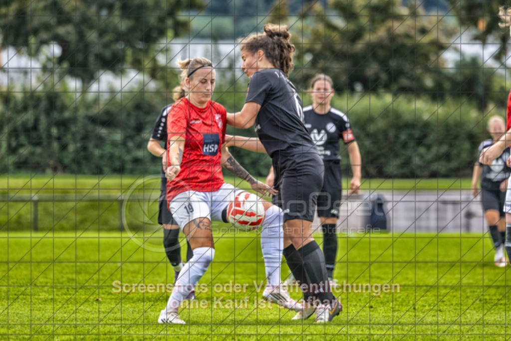 20250928_134333_0298-Bearbeitet | #,1.FC Donzdorf (schwarz) vs. TV Derendingen (rot), Fussball, Frauen-Verbandsliga Württemberg, 03. Spieltag, Saison 2025/2026, Rasenplatz Lautertal Stadion, Süßener Straße 16, 73072 Donzdorf, 28.09.2025 - 13:00 Uhr,Foto: PhotoPeet-Sportfotografie/Peter Harich