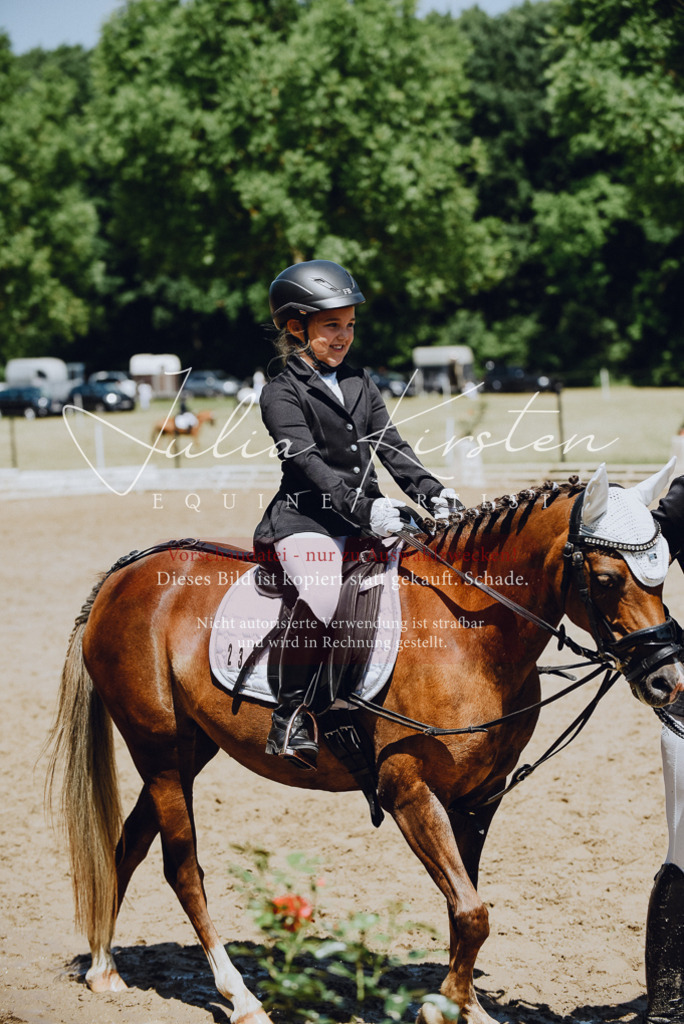 DSC_2414 | Pferde- und Turnierfotografie in Westsachsen. Pferdeportraits, Auftragszeichnungen und intuitive Kunst.
