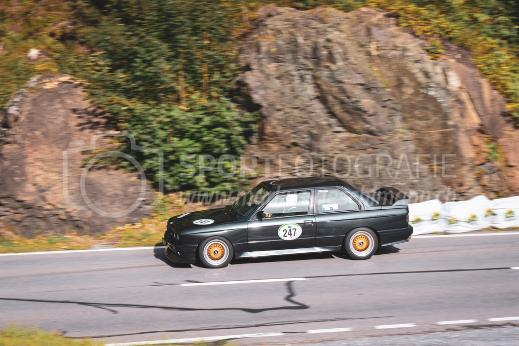 21. Arosa ClassicCar 2025 - 7. =September= 2025 | Hanspeter Weller aus Davos Platz (SUI) in einem BMW M3 E30 aus dem Jahre 1988 mit Startnummer 247 am Arosa ClassicCar 2025 in der Kategorie Classic Trophy..@arosaclassiccar, @arosa.official, #arosaclassiccar, #arosa, #76curves, #classiccarBild: Sportfotografie Markus Aeschimann | www.markus-aeschimann.ch - Realisiert mit Pictrs.com
