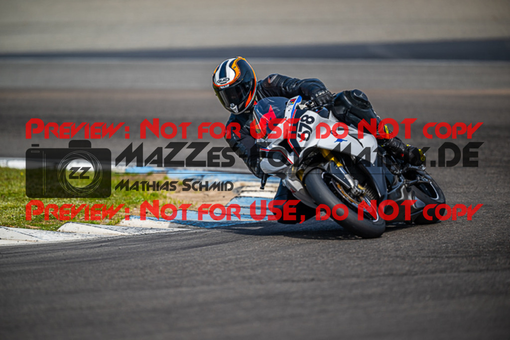 MaZZes_FotoMatrix_230410_8378 | ROT