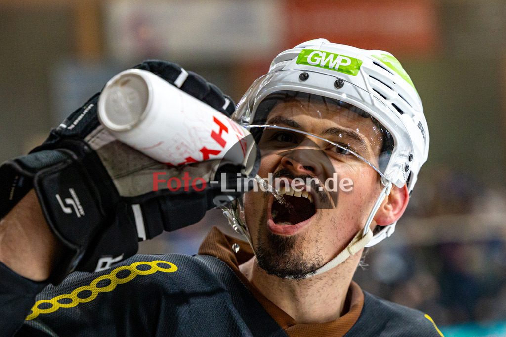 Spiel 5 Viertelfinale TSV Peißenberg Miners vs HC Landsberg Riverkings | Eishockey Bayernliga Playoffs 2023/2024, Spiel 5 Viertelfinale TSV Peißenberg Miners vs HC Landsberg Riverkings, 20240301,
Maximilian BRAUER (Miners 51) beim Aufwärmen,
2024-03-01 in Peißenberg (Eisstadion)
51 Maximilian BRAUER (Miners 51)
Copyright: WolfgangxLindner foto-lindner.de